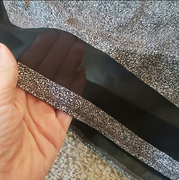 Lululemon Bundle! Black Lululemon Tank. Black and White Lululemon Tank. … - Picture 4 of 11